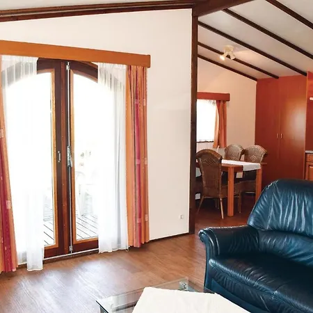 בית נופש 2 Bedroom Cozy In