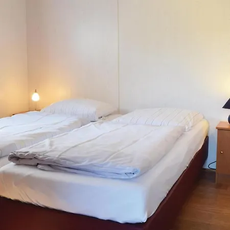 2 Bedroom Cozy In Hébergement de vacances *